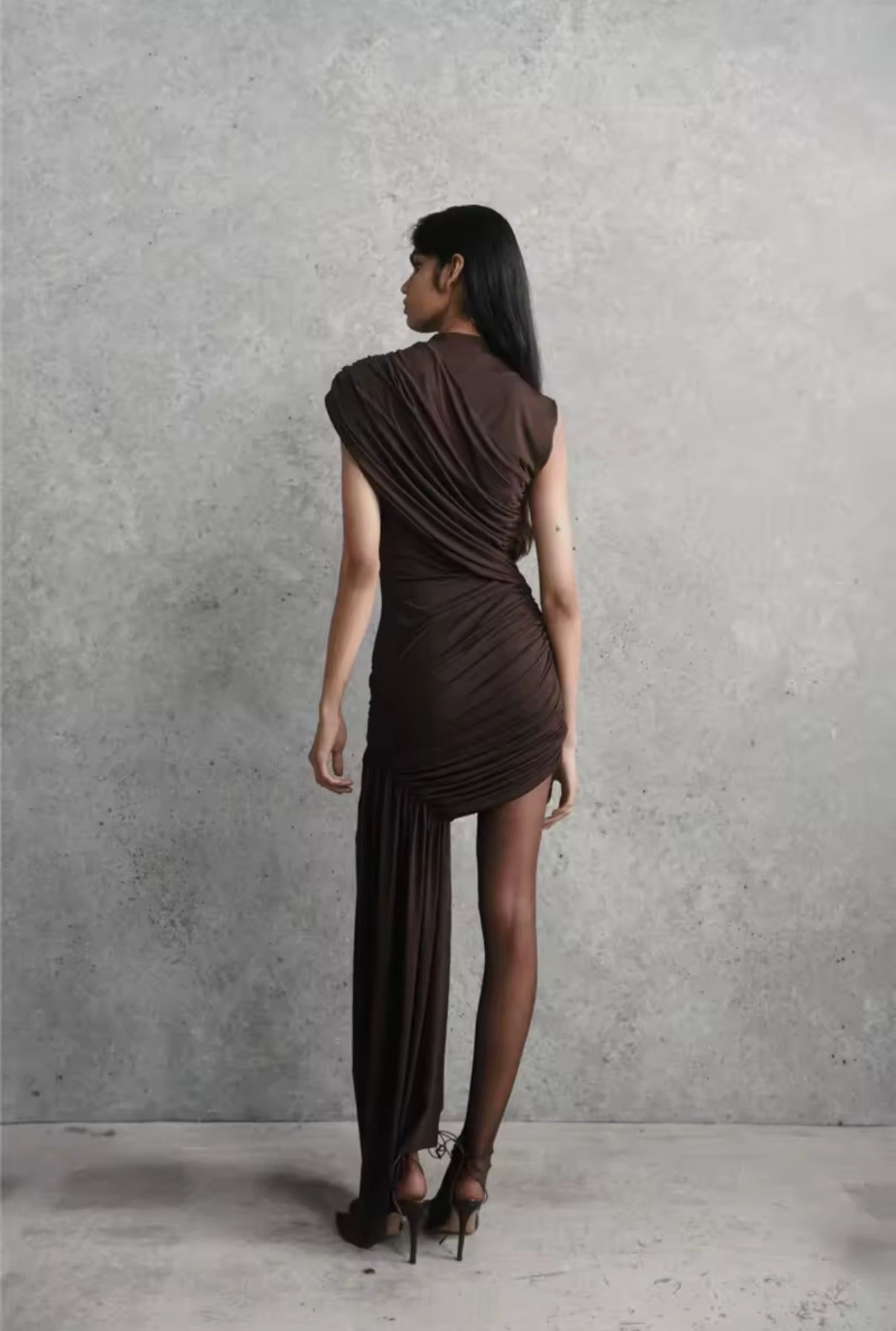 Robe à Traîne Asymétrique – ANAÏS